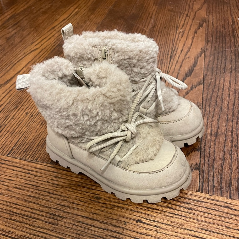 Zara baby toddler neutral faux fur snow boots size 7